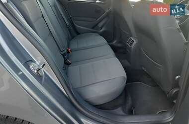 Хэтчбек Volkswagen Golf 2009 в 