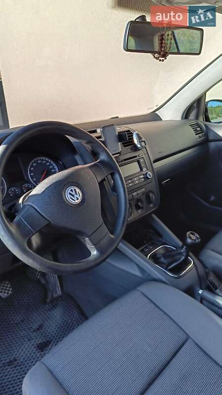 Хэтчбек Volkswagen Golf 2005 в Тысменице