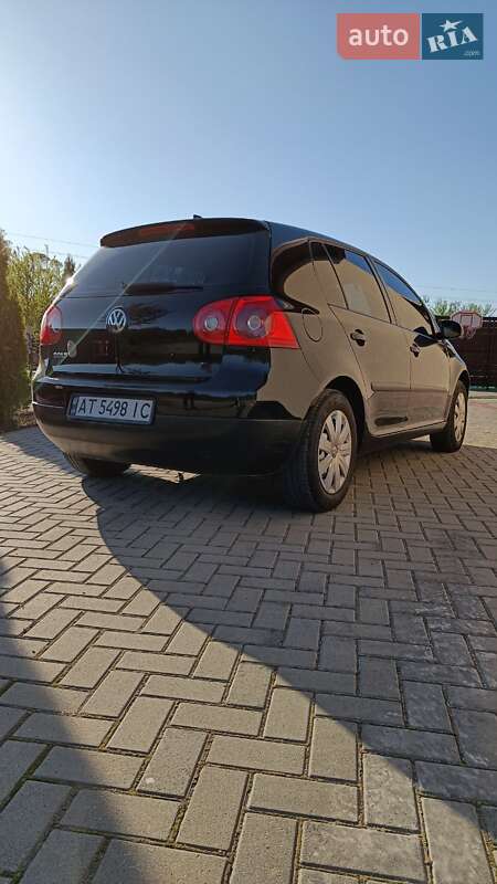 Хэтчбек Volkswagen Golf 2005 в Тысменице