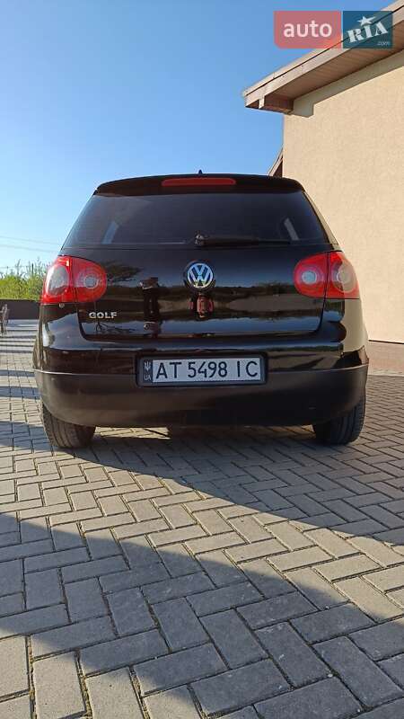 Хэтчбек Volkswagen Golf 2005 в Тысменице
