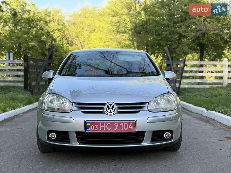 Хэтчбек Volkswagen Golf 2008 в 