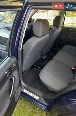 Хетчбек Volkswagen Golf 2002 в 