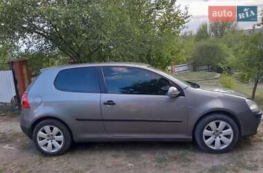 Хетчбек Volkswagen Golf 2005 в 