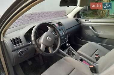 Хетчбек Volkswagen Golf 2005 в 