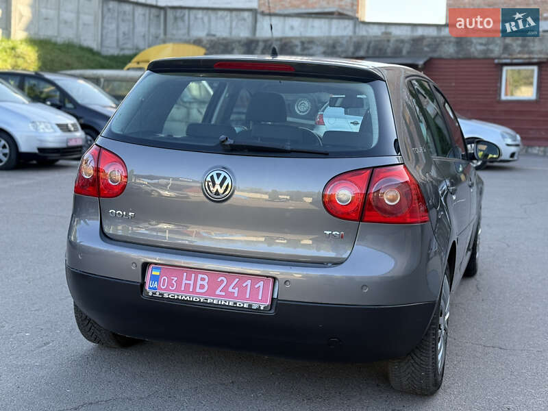Хэтчбек Volkswagen Golf 2007 в Ровно