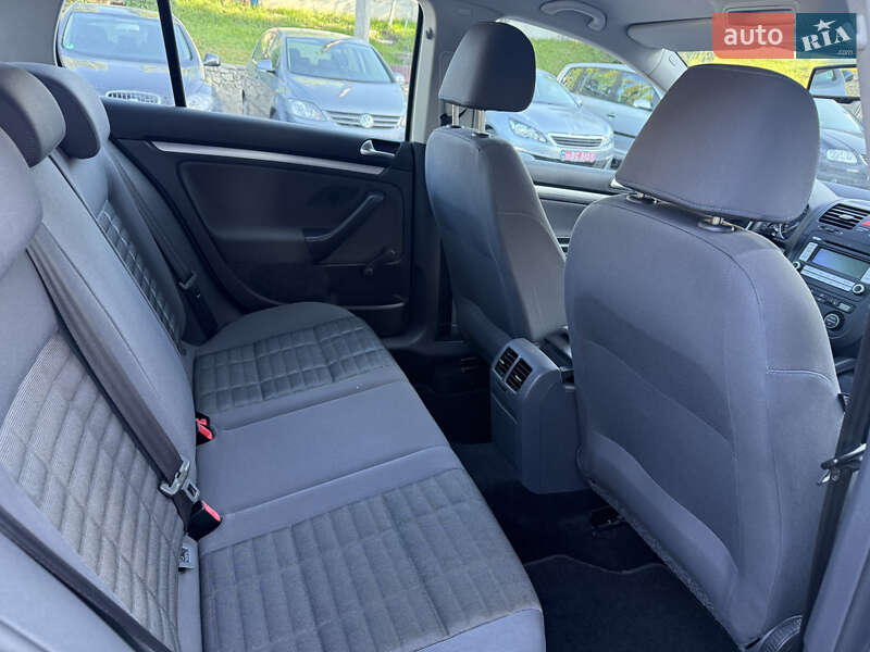 Хэтчбек Volkswagen Golf 2007 в Ровно