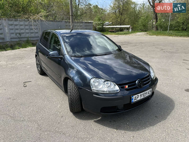 Хетчбек Volkswagen Golf 2006 в Запоріжжі