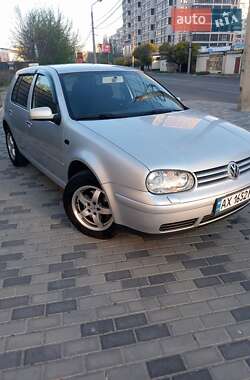 Хетчбек Volkswagen Golf 2003 в 