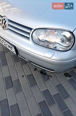 Хетчбек Volkswagen Golf 2003 в 