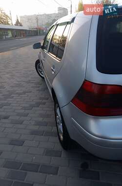 Хетчбек Volkswagen Golf 2003 в 