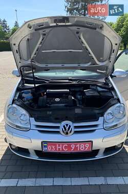 Хэтчбек Volkswagen Golf 2008 в 