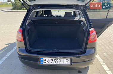 Хетчбек Volkswagen Golf 2004 в 
