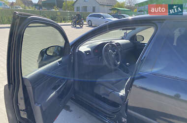 Хетчбек Volkswagen Golf 2004 в 