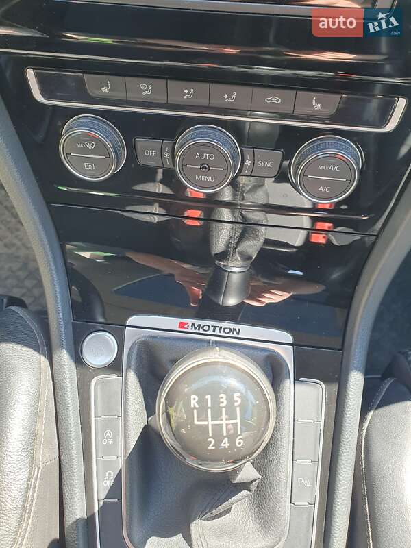 Універсал Volkswagen Golf 2015 в Тернополі