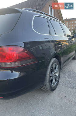 Универсал Volkswagen Golf 2010 в 