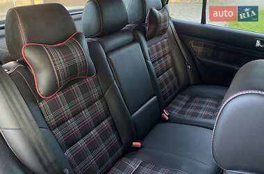 Хэтчбек Volkswagen Golf 1999 в 