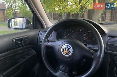 Хэтчбек Volkswagen Golf 1999 в 