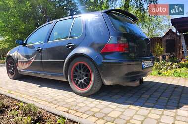 Хэтчбек Volkswagen Golf 1999 в 