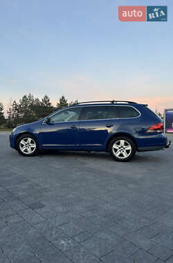 Універсал Volkswagen Golf 2010 в 