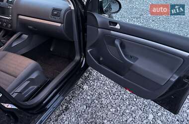 Хэтчбек Volkswagen Golf 2008 в 
