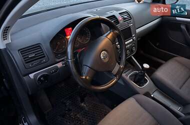 Хэтчбек Volkswagen Golf 2008 в 