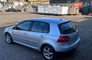 Хэтчбек Volkswagen Golf 2005 в 