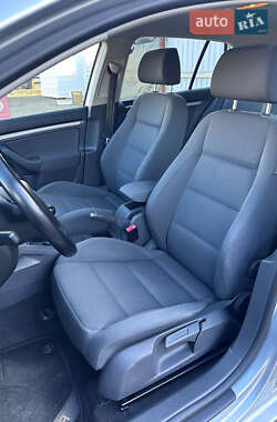 Хэтчбек Volkswagen Golf 2005 в 