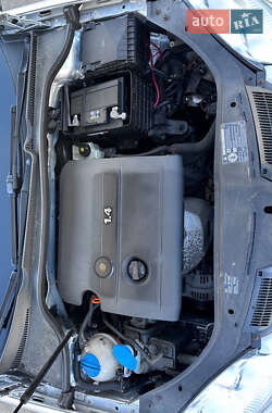 Хэтчбек Volkswagen Golf 2005 в 