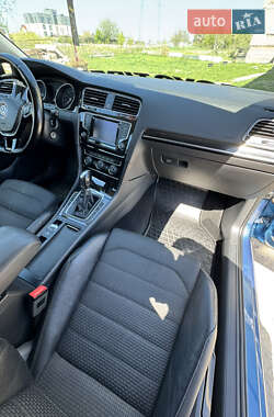 Хэтчбек Volkswagen Golf 2013 в 