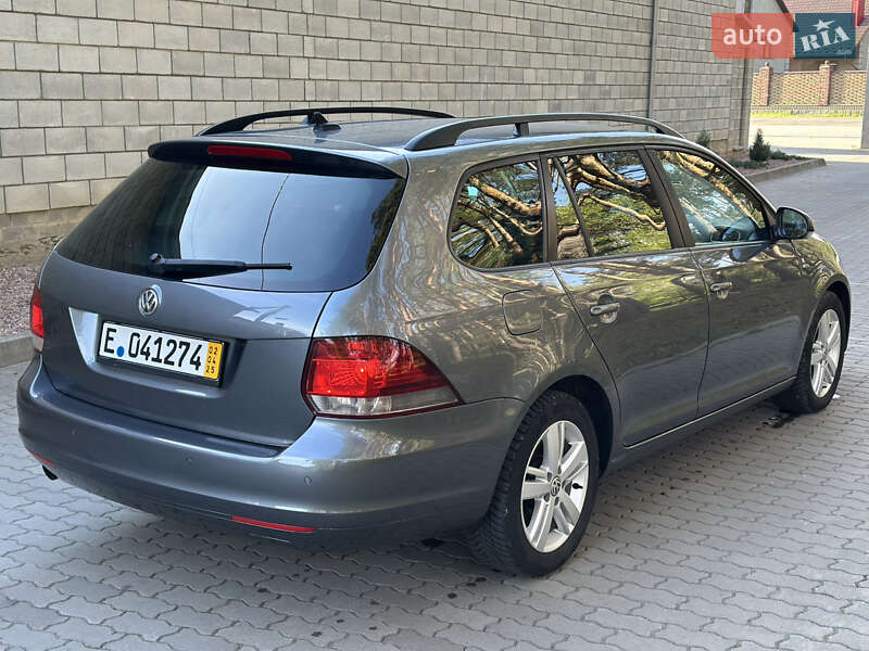 Универсал Volkswagen Golf 2013 в Ровно