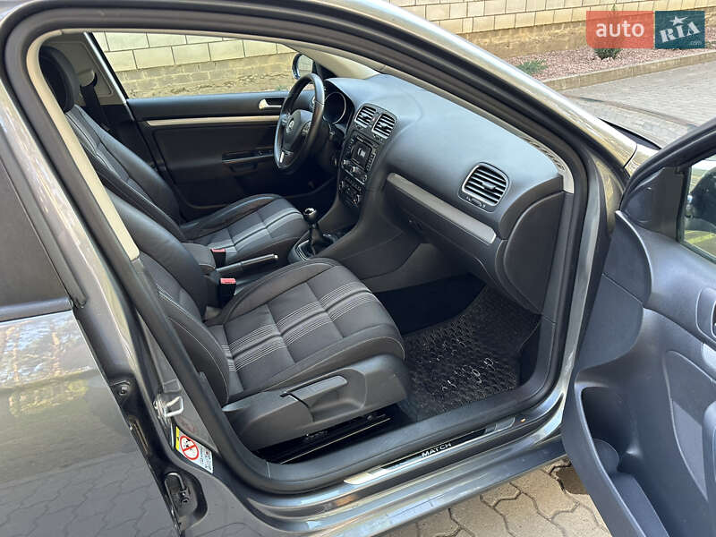 Универсал Volkswagen Golf 2013 в Ровно