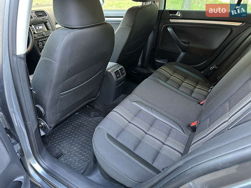 Универсал Volkswagen Golf 2013 в Ровно