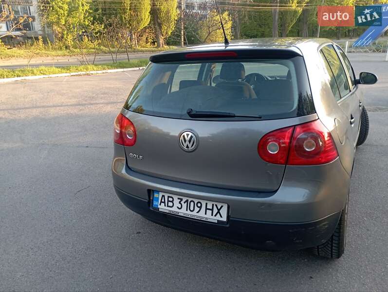 Хетчбек Volkswagen Golf 2005 в Вінниці