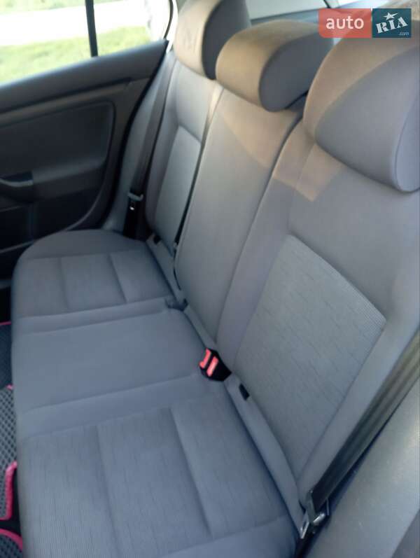 Хетчбек Volkswagen Golf 2005 в Вінниці