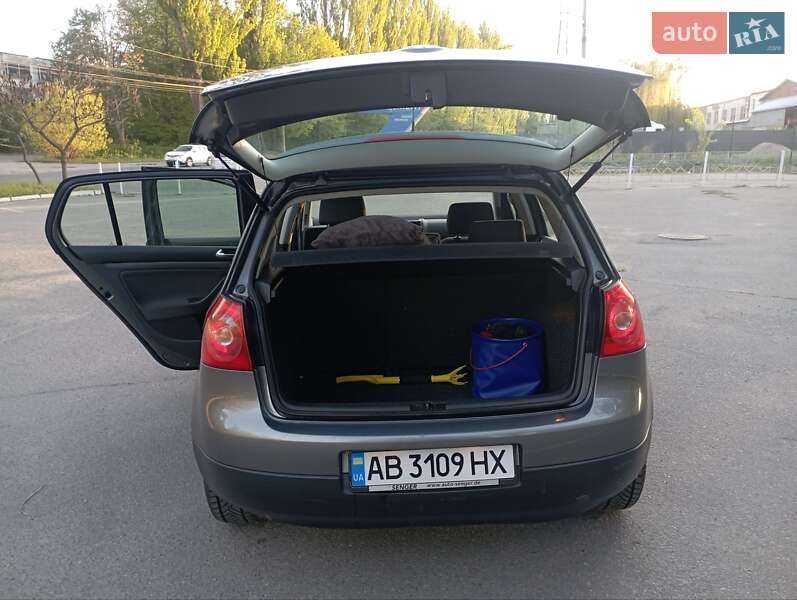Хетчбек Volkswagen Golf 2005 в Вінниці