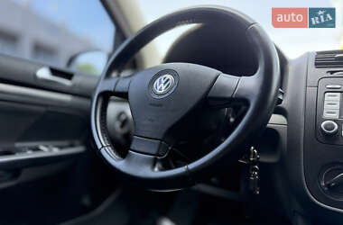 Хэтчбек Volkswagen Golf 2006 в 