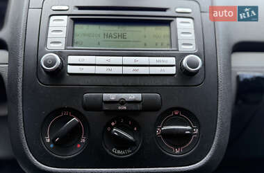 Хэтчбек Volkswagen Golf 2006 в 