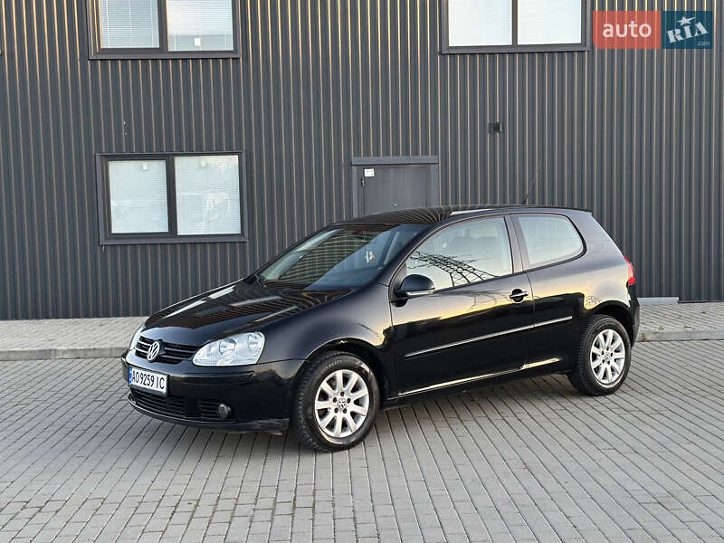 Хетчбек Volkswagen Golf 2006 в Ужгороді