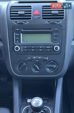 Хэтчбек Volkswagen Golf 2006 в 