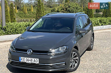 Універсал Volkswagen Golf 2017 в Дніпрі