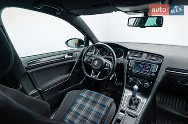 Хетчбек Volkswagen Golf 2015 в 