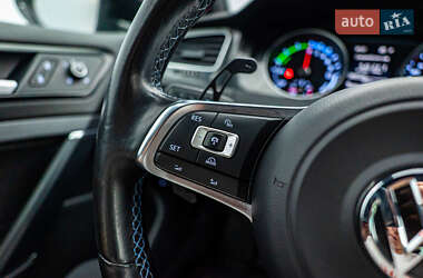 Хетчбек Volkswagen Golf 2015 в 