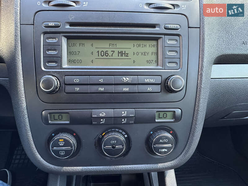 Хетчбек Volkswagen Golf 2004 в Хмельницькому