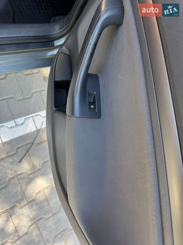 Хетчбек Volkswagen Golf 2004 в Хмельницькому