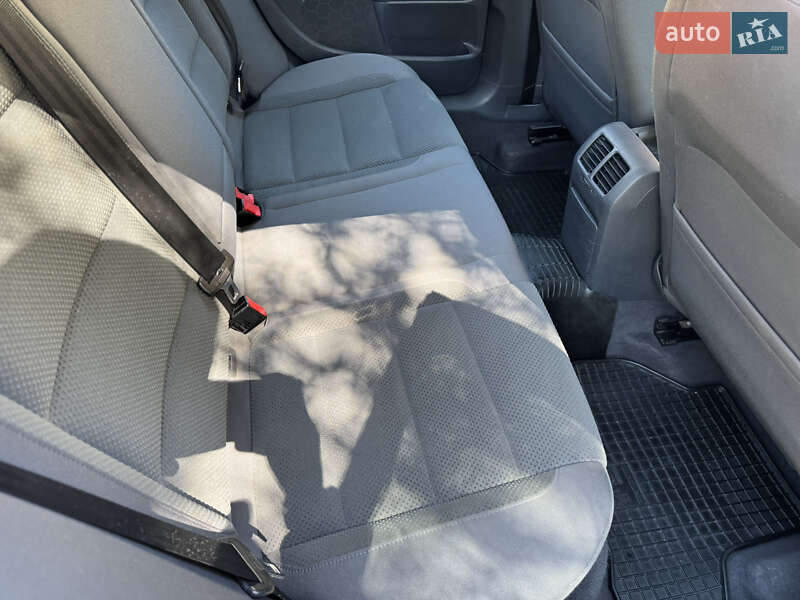 Хетчбек Volkswagen Golf 2004 в Хмельницькому