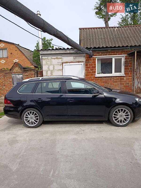 Универсал Volkswagen Golf 2011 в Сумах