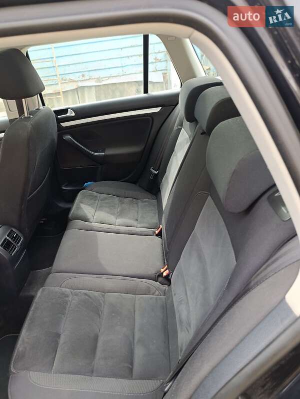 Универсал Volkswagen Golf 2011 в Сумах