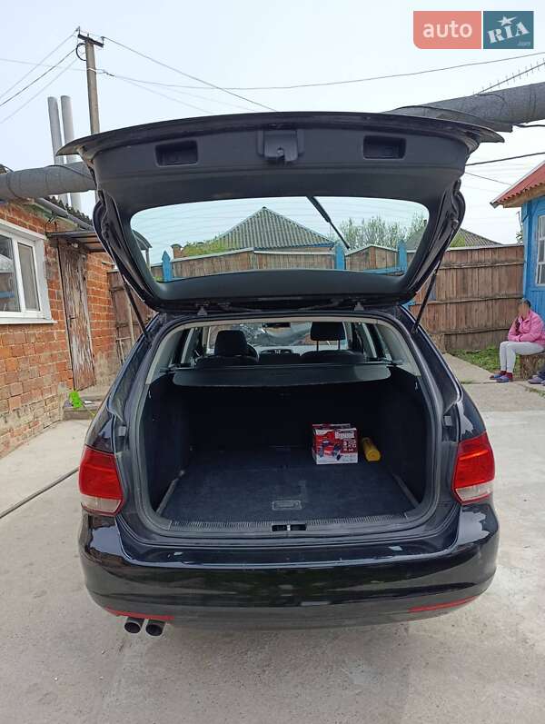 Универсал Volkswagen Golf 2011 в Сумах