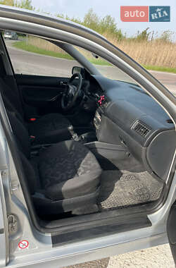 Хетчбек Volkswagen Golf 1998 в 
