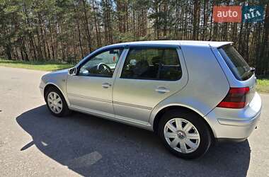 Хэтчбек Volkswagen Golf 2001 в 
